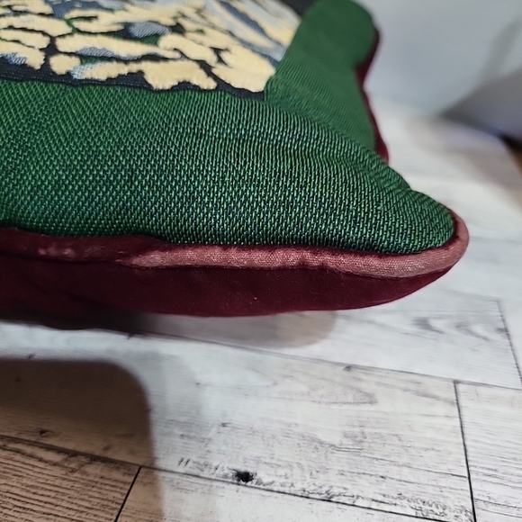 Vintage Christmas Santa With Flying Reindeer Tapestry Pillow 16”x 16" Holiday‎ - Picture 8 of 9